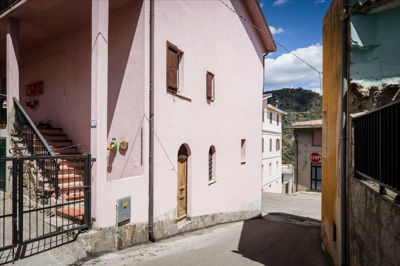 B&B Gennarcu Ussàssai Buitenkant foto